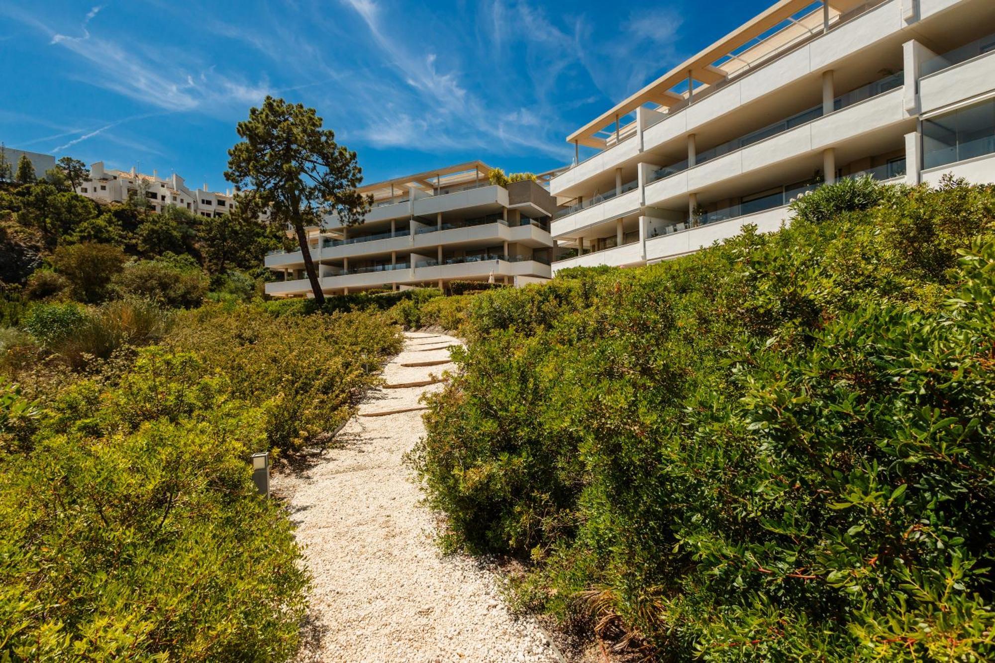 Modern Apartment, With Large Private Terrace And Panoramic Sea Views, In Benahavís Eksteriør billede