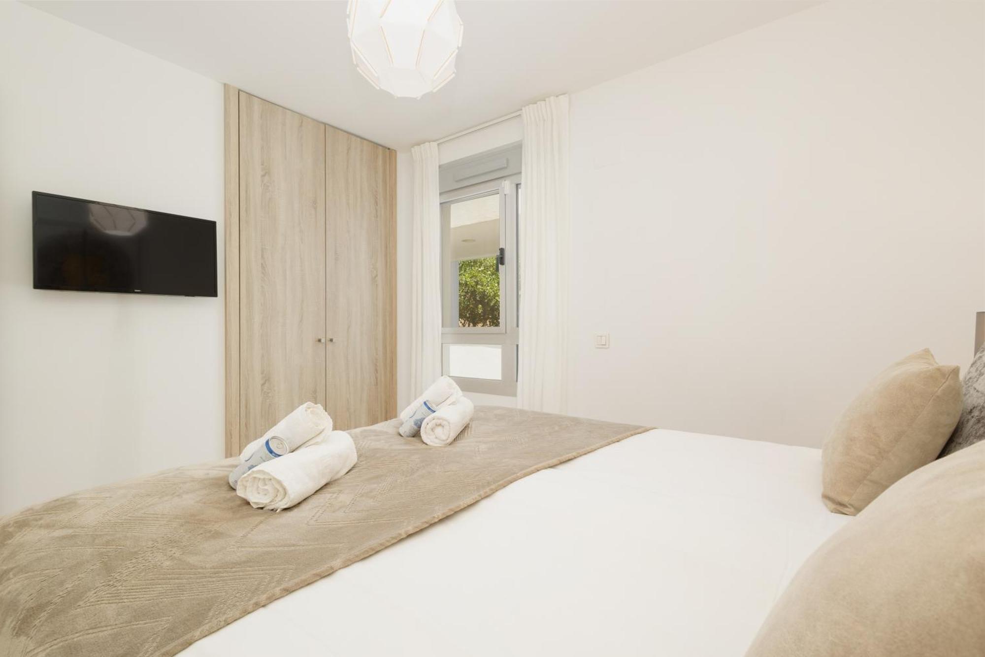 Modern Apartment, With Large Private Terrace And Panoramic Sea Views, In Benahavís Eksteriør billede