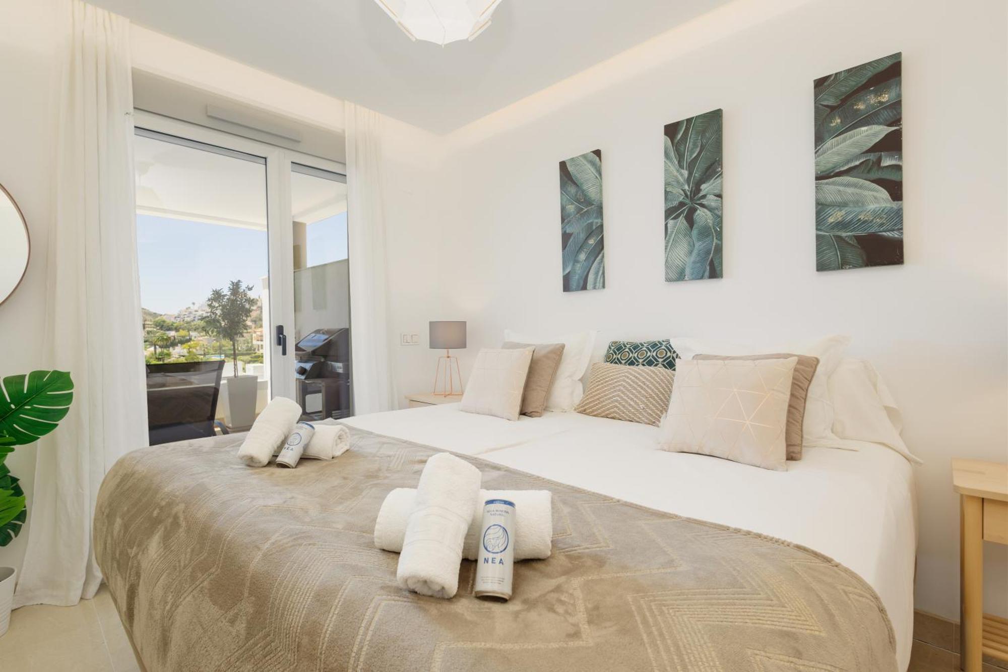 Modern Apartment, With Large Private Terrace And Panoramic Sea Views, In Benahavís Eksteriør billede