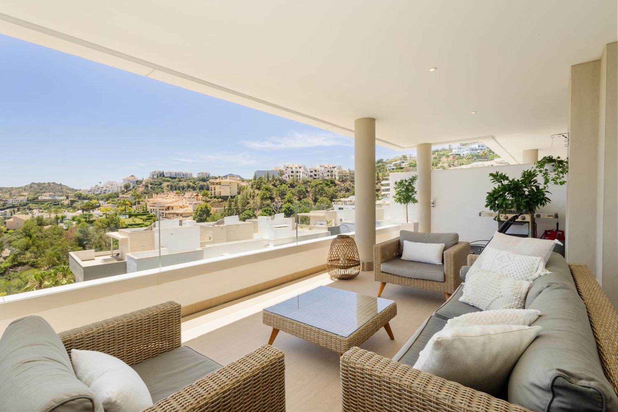 Modern Apartment, With Large Private Terrace And Panoramic Sea Views, In Benahavís Eksteriør billede